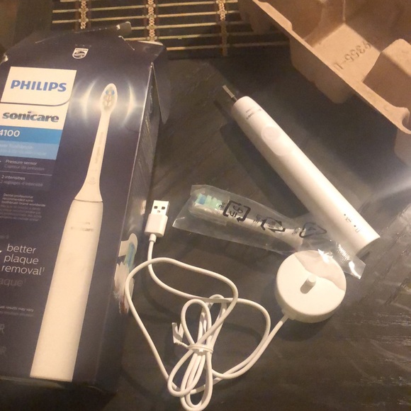 Philips Sonicare 4100 Power Toothbrush, Rechargeable Electric Toothbrush - Picture 4 of 4